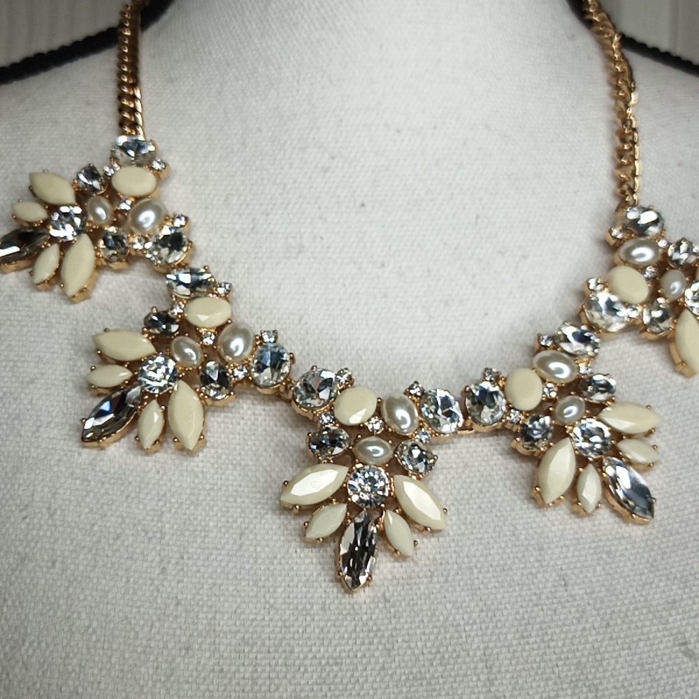Elegant Cream/Gold Statement Necklace Faceted Faux Diamonds Pearls + Ivory - Picture 4 of 4